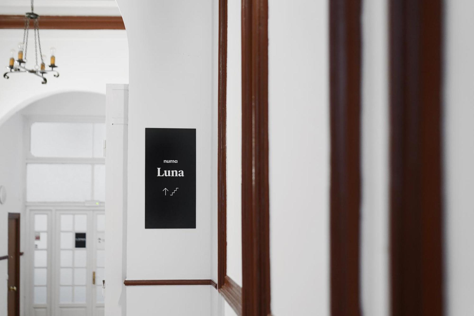 Numa Madrid Luna Luaran gambar